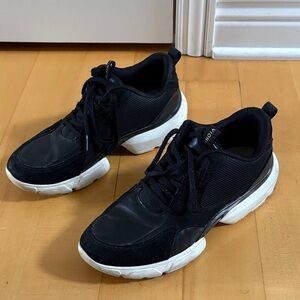 Vionic Women’s Black and White Sneakers